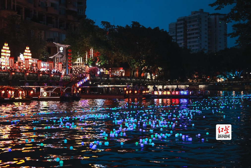成都夜游锦江亮相广场 邀海内外游客来过巴蜀风味中国年(图4) 成都夜游锦江亮相广场 邀海内外游客来过巴蜀风味中国年(图4)