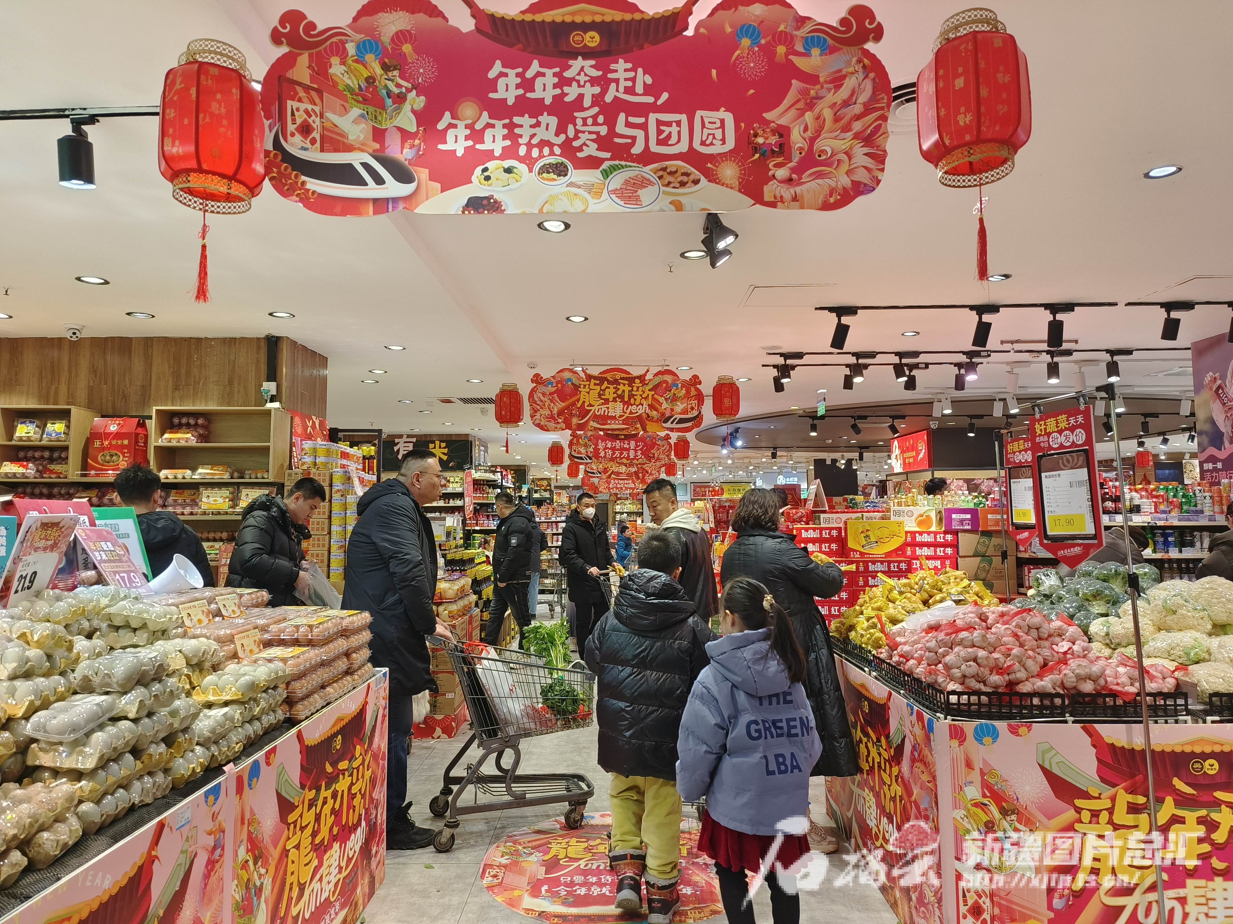 天山观察丨“最长”春节假期点亮消费“开门红” ——2024年新疆春节消费市场观察(图2) 天山观察丨“最长”春节假期点亮消费“开门红” ——2024年新疆春节消费市场观察(图2)