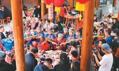 龙腾四海 欢乐共舞(图1) 龙腾四海 欢乐共舞(图1)