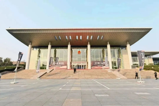 心力量・新征程——亚厦集团隆重召开2024年致敬奋斗者颁奖典礼(图1)