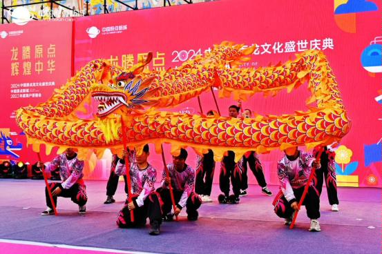 “一带一路”智能家居产业大会暨2024西安当代设计周启动会、2024中国原点龙文化盛世庆典暨高峰论坛、中国原点新城3年度商户答谢会成功举办!(图7) “一带一路”智能家居产业大会暨2024西安当代设计周启动会、2024中国原点龙文化盛世庆典暨高峰论坛、中国原点新城3年度商户答谢会成功举办!(图7)