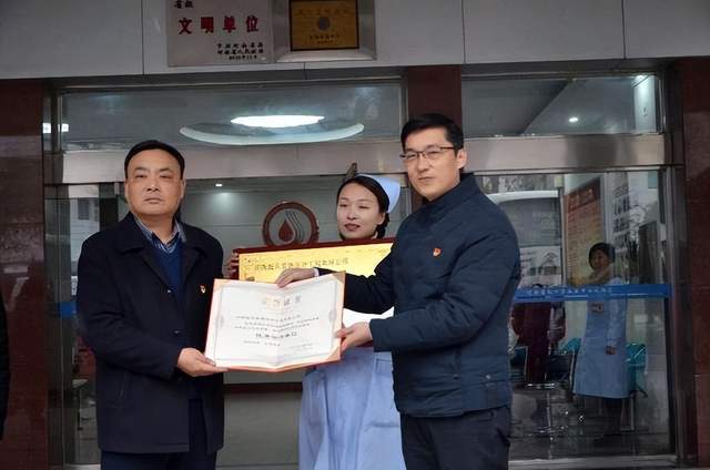 河南超凡装饰荣膺“质量诚信承诺案例企业”(图4)