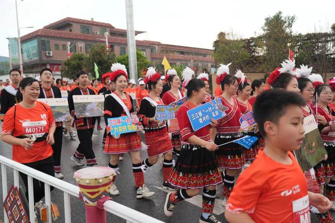 “最炫民族风”2024连南半程马拉松赛激情开跑!(图6) “最炫民族风”2024连南半程马拉松赛激情开跑!(图6)