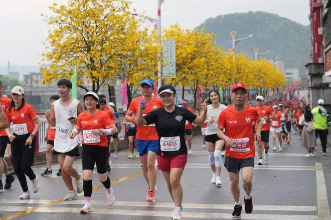 “最炫民族风”2024连南半程马拉松赛激情开跑!(图11) “最炫民族风”2024连南半程马拉松赛激情开跑!(图11)