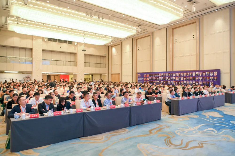 共享盛宴·同饮未来丨「千年舟之夜」扬帆深圳共筑建筑装饰行业新篇章(图2) 共享盛宴·同饮未来丨「千年舟之夜」扬帆深圳共筑建筑装饰行业新篇章(图2)