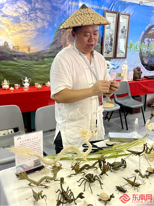 探访中国工艺美术博览会福建馆:传统技艺焕发新活力(图5) 探访中国工艺美术博览会福建馆:传统技艺焕发新活力(图5)