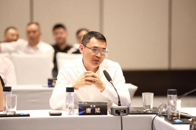 共商新趋势 共谋大发展——2024（重庆）泛家居圆桌会议暨兄弟装饰集团战略合作品牌签约仪式圆满举行(图8)