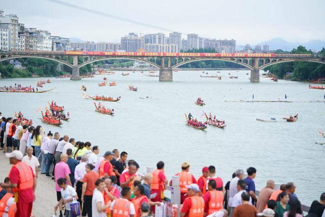 超7千人参赛!一文梳理2024中国龙舟公开赛+国家非遗道州龙船赛开赛精彩看点(图1) 超7千人参赛!一文梳理2024中国龙舟公开赛+国家非遗道州龙船赛开赛精彩看点(图1)