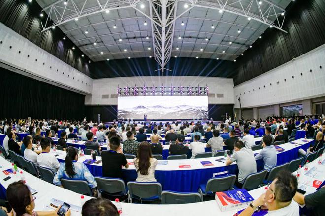 南鸿装饰董事长祝旭慷受邀出席第四届中国装修零售新物种大会暨第二届装博会(图2) 南鸿装饰董事长祝旭慷受邀出席第四届中国装修零售新物种大会暨第二届装博会(图2)