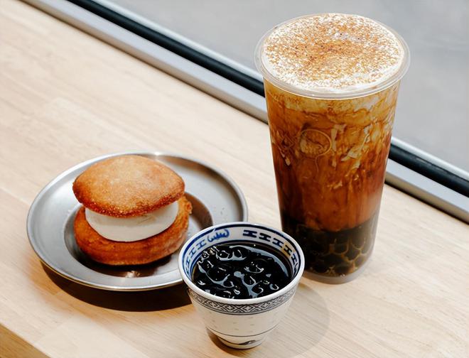 喜茶巴黎快闪店开业以真品质茶饮传递中国现代茶文化体验(图4) 喜茶巴黎快闪店开业以真品质茶饮传递中国现代茶文化体验(图4)