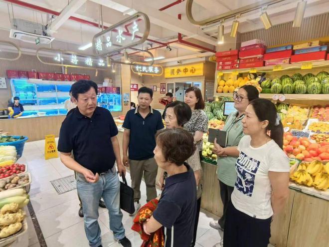 家门口的菜市场改造过后效果如何?居民代表实地“测评”→(图5) 家门口的菜市场改造过后效果如何?居民代表实地“测评”→(图5)