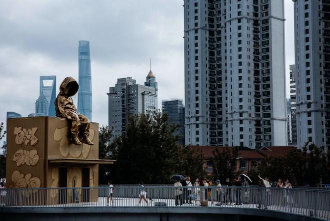 赴一场苏州河畔的艺术之约!上海苏河湾万象天地“流动不息”城市公共艺术季再度启航(图1) 赴一场苏州河畔的艺术之约!上海苏河湾万象天地“流动不息”城市公共艺术季再度启航(图1)
