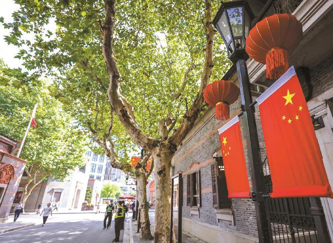 共和国巡礼｜满城中国红满满自豪感(图2)
