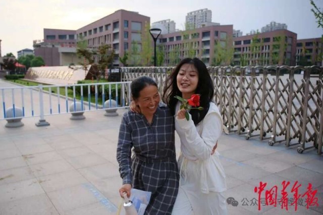 见天地见自己:中国青年报2024年度照片(图9) 见天地见自己:中国青年报2024年度照片(图9)