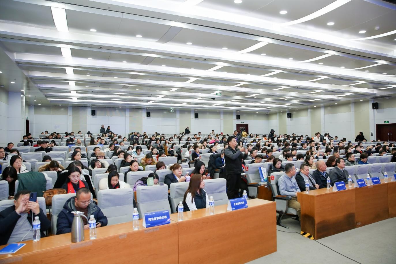 《2024家政创新发展大会》在石家庄成功举办(图2) 《2024家政创新发展大会》在石家庄成功举办(图2)