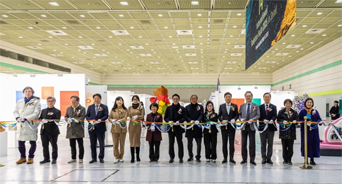 第14届首尔国际雕塑节“中国青年雕塑特别展”开幕(图2) 第14届首尔国际雕塑节“中国青年雕塑特别展”开幕(图2)